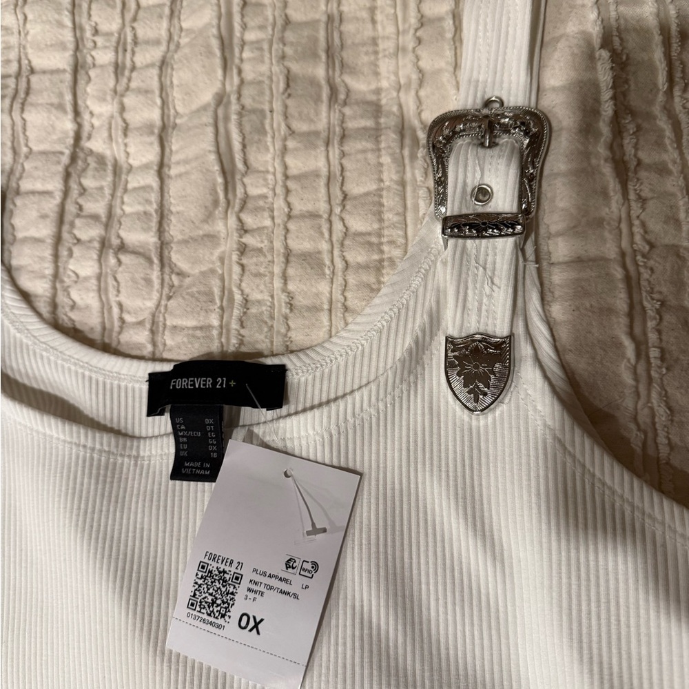 Forever 21 White Ribbed Tank with Silver Buckle